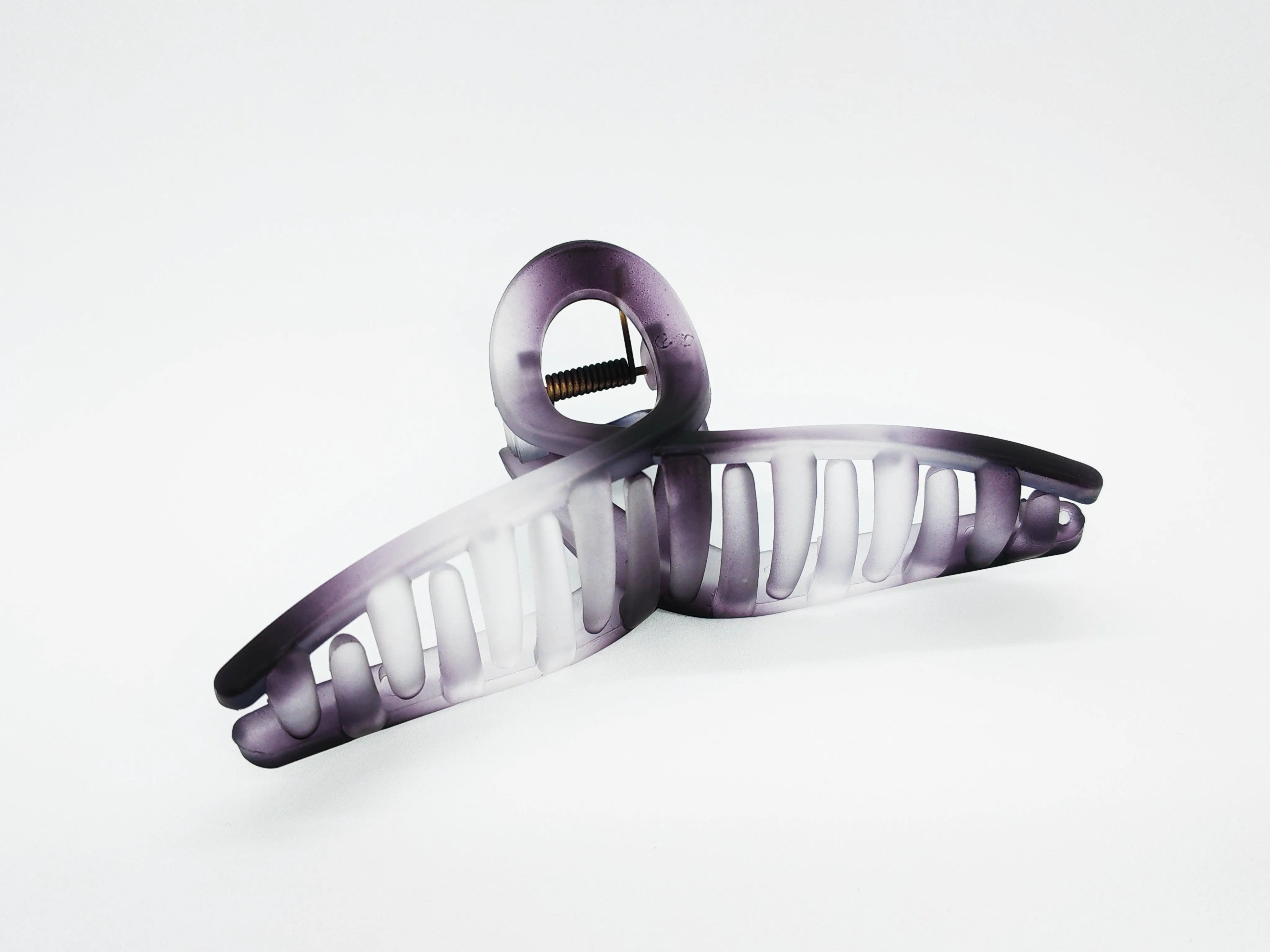 Trendy Matte Ink-Inspired Twisted Hair Claw Clip